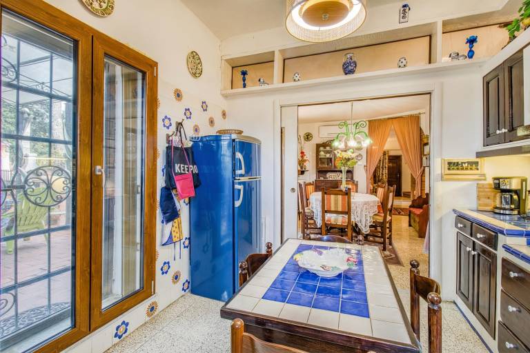 House with private pool, garden & patio — photo 4