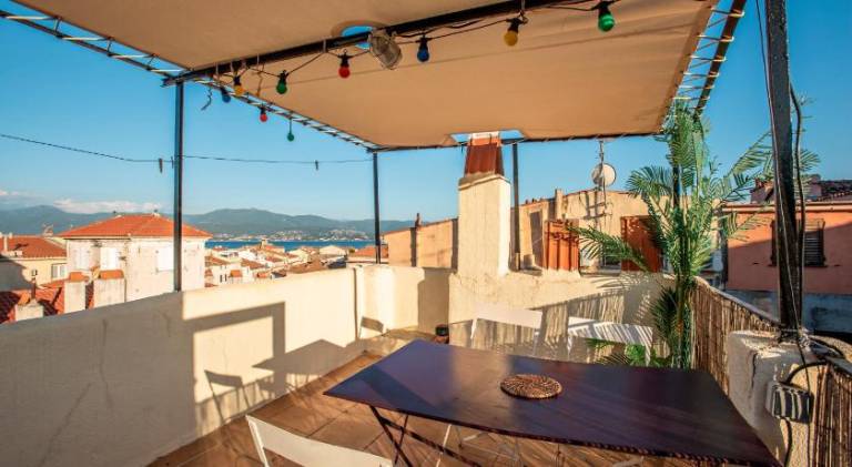 Holiday apartment with 2 rooms for 4 persons in Ajaccio