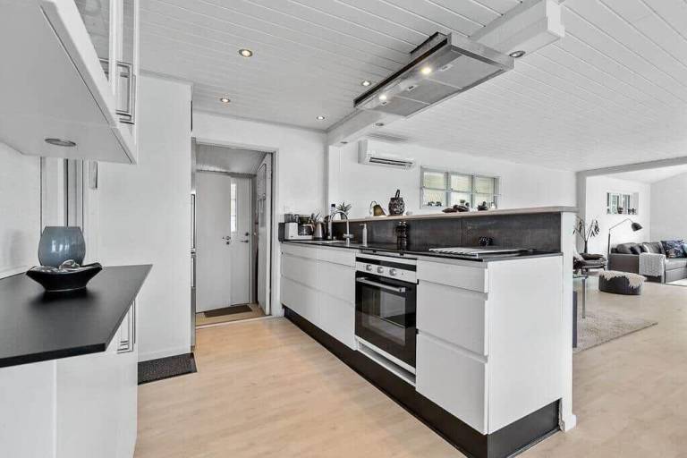 House with terrace & barbecue — photo 4