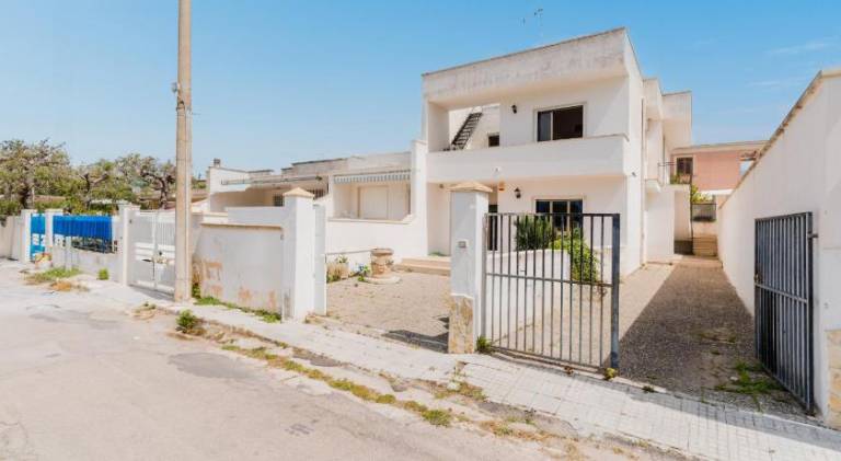 Vacation home with yard in Nardò