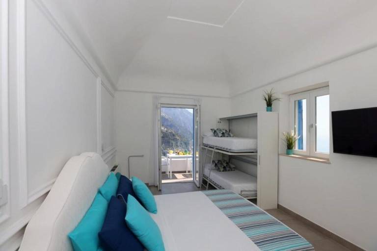 Villa with 1 room for 4 persons — photo 2