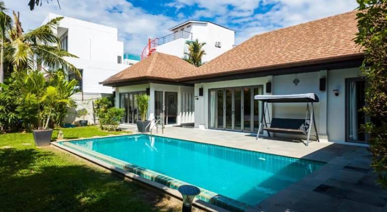 Villa with pool & hot tub in Karon