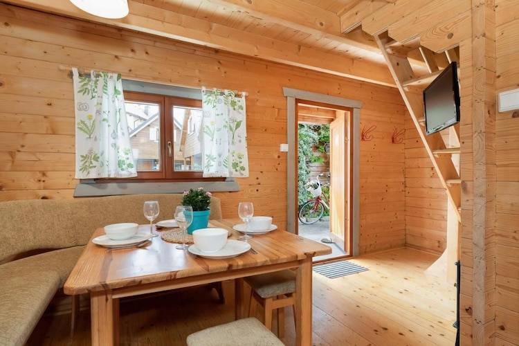 Child-friendly beautiful vacation home with patio, pool & grill | Beach nearby | Dogs allowed — photo 3