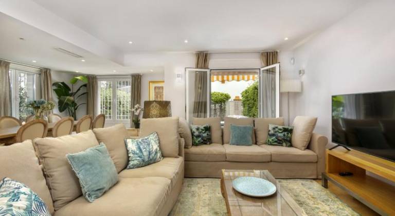 House with pool & hot tub | Perfect for remote work in Marbella