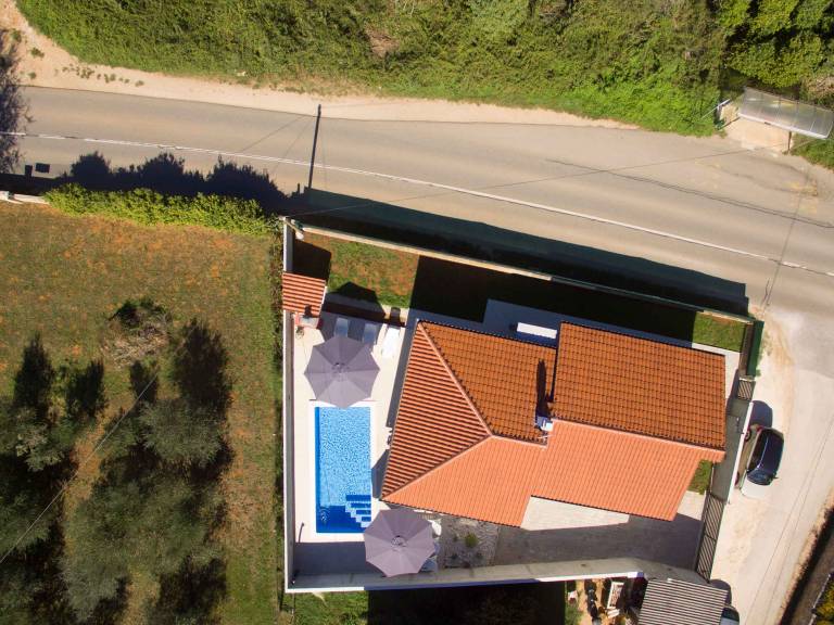 Villa with pool, barbeque & patio — photo 2