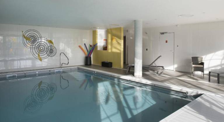 Serviced apartment with garden, pool & patio — photo 4