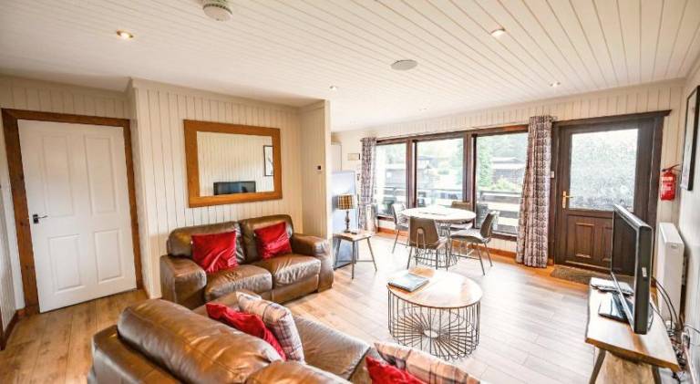 Lovely chalet with jacuzzi | Dogs allowed — photo 2