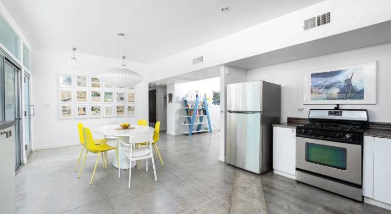 House with hot tub, BBQ & private pool | Suitable for remote work — photo 3