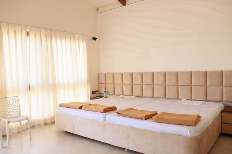 Lovely villa with barbeque, garden & pool | Suitable for remote work | Pet-friendly — photo 2