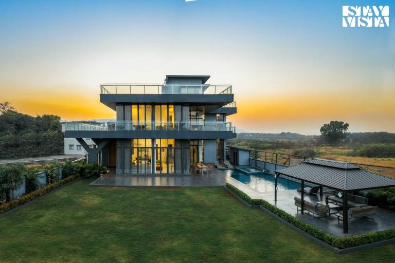 Villa with barbeque, pool & garden | Perfect for remote work in Nashik