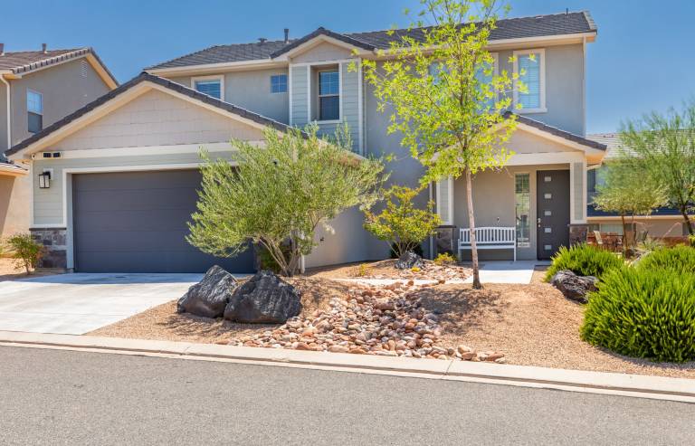 Child-friendly vacation home with private pool, grill & jacuzzi | Mountain view | Dogs allowed — photo 4