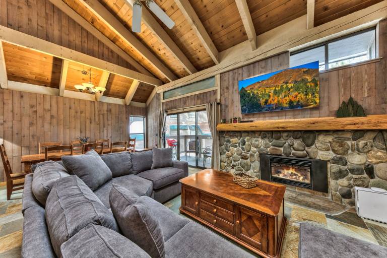 House Zephyr Cove-Round Hill Village