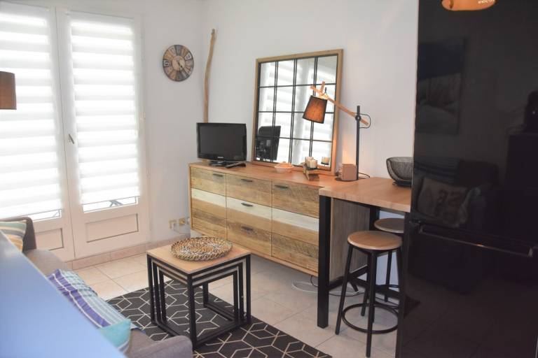 Apartment with pool — photo 2