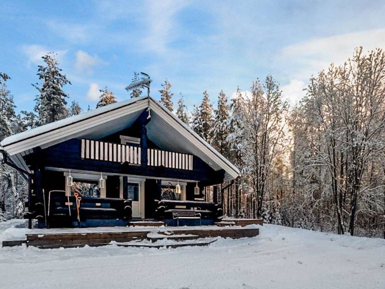 Vacation home with sauna & patio — photo 2