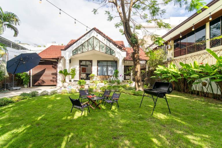 Villa with pool, grill & hot tub | Good for workation | Pets allowed — photo 5