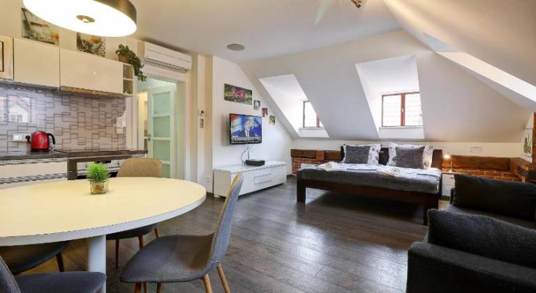 Apartment with patio | Close to Prague astronomical clock — photo 2