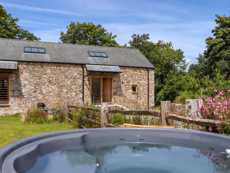 Family-oriented nice cottage with hot tub & garden | Dogs allowed in Tavistock