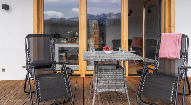 Pleasant chalet with patio, yard & barbeque | Dogs allowed — photo 4