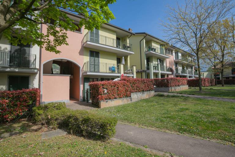 Family-oriented holiday apartment with garden | Mountain view | Close to the beach | Pets allowed in Porlezza