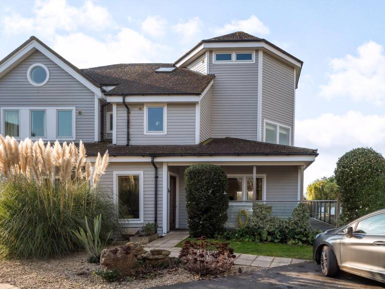 Children-friendly lovely cottage with garden, terrace & barbecue | Water view | Pets allowed — photo 3