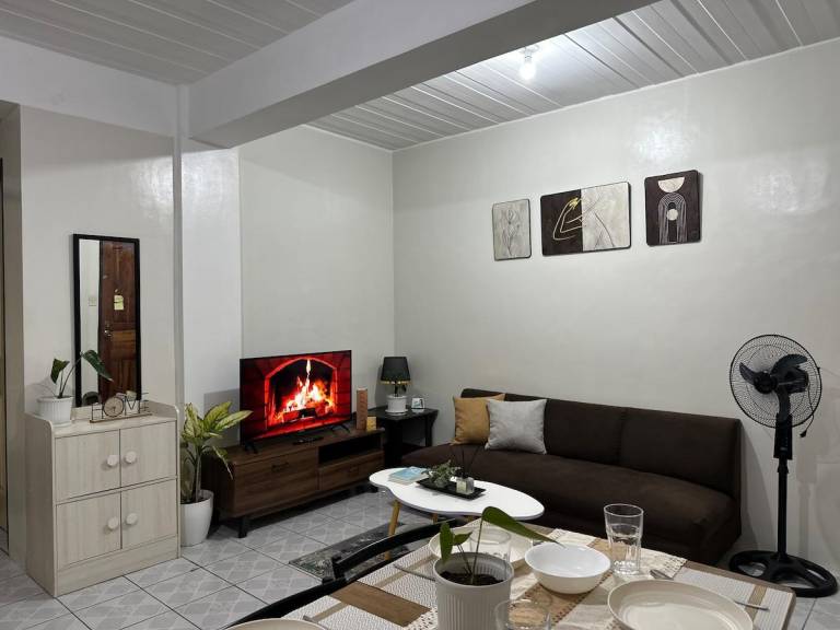 Vacation home with BBQ & patio | Perfect for remote work | Dogs allowed — photo 2