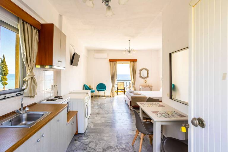 Family-oriented rental apartment with fast internet & yard | Sea view | Close to the beach | Dogs allowed — photo 4