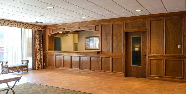 Red Roof Inn & Suites DeKalb — photo 4