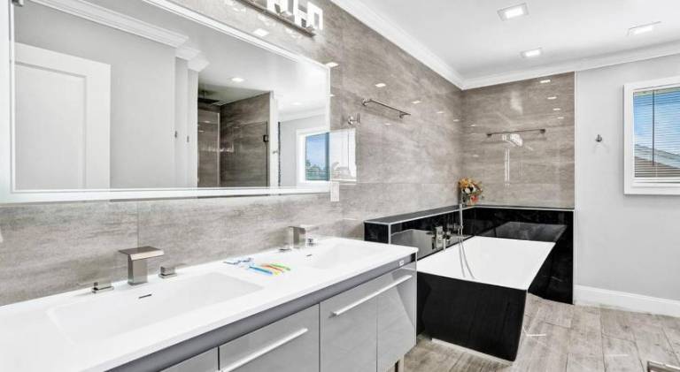 Ultra-Luxury 5BR Villa Heated Pool near Beach — photo 2
