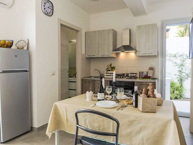 Holiday apartment with barbecue, pool & yard — photo 5