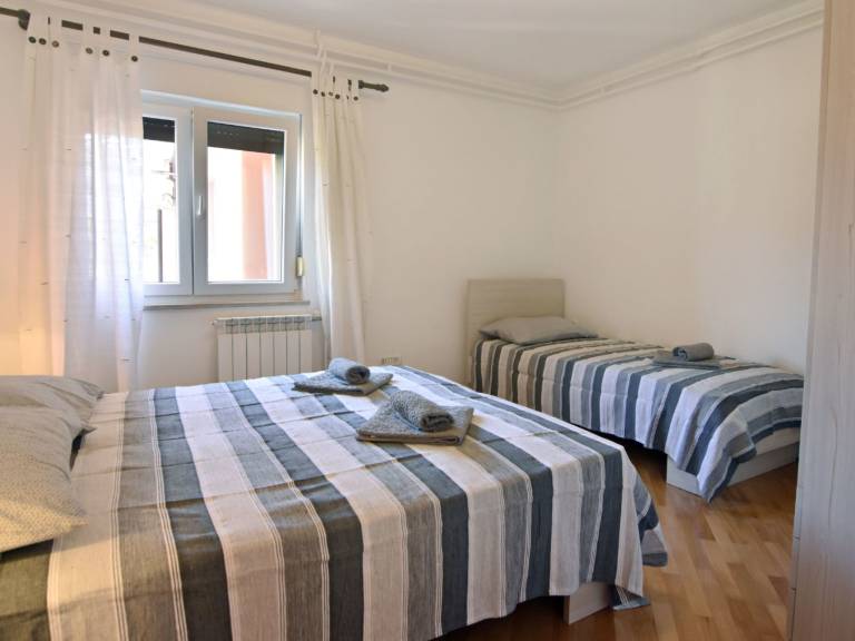 Lovely apartment with barbeque, patio & yard | Dogs allowed — photo 2