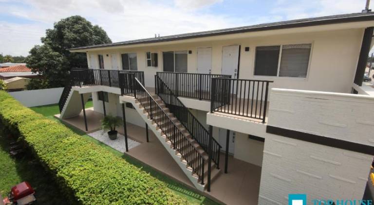 251 Airport/Top House Apartments — photo 2