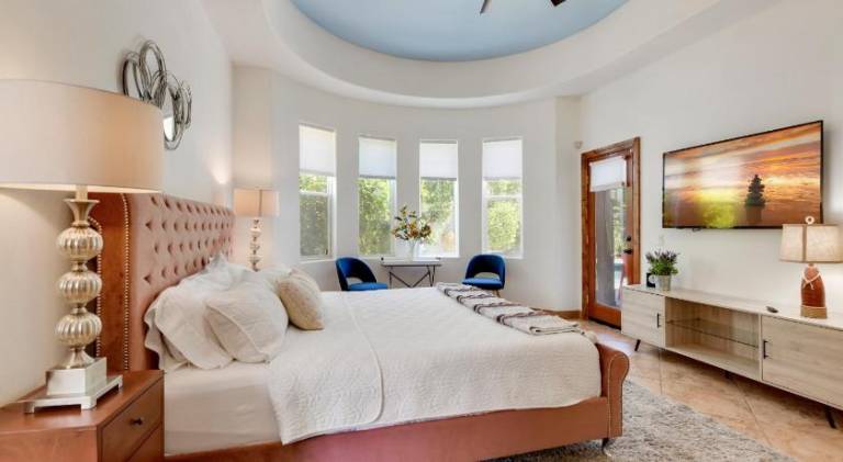 Vacation home with private pool, jacuzzi & grill | Perfect for remote work — photo 2