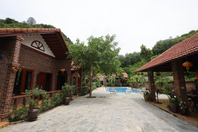 Vacation home with garden, pool & barbecue | Water view | Good for workation | Pet-friendly — photo 3