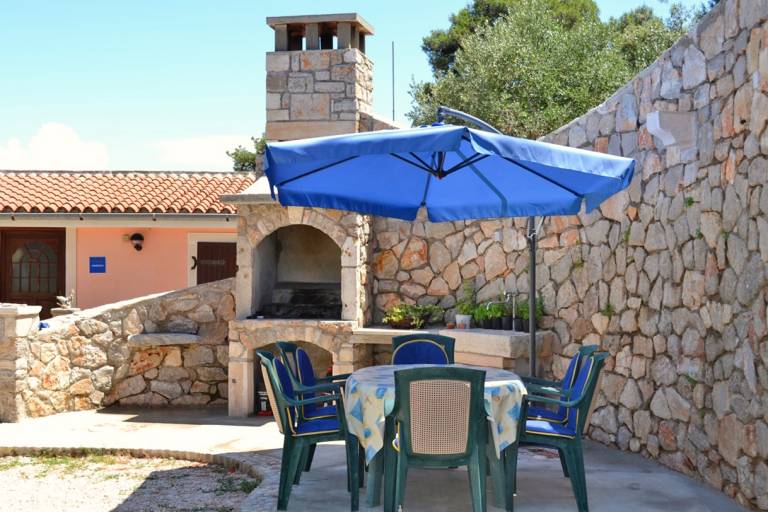 Holiday apartment with terrace & barbeque in Mali Losinj