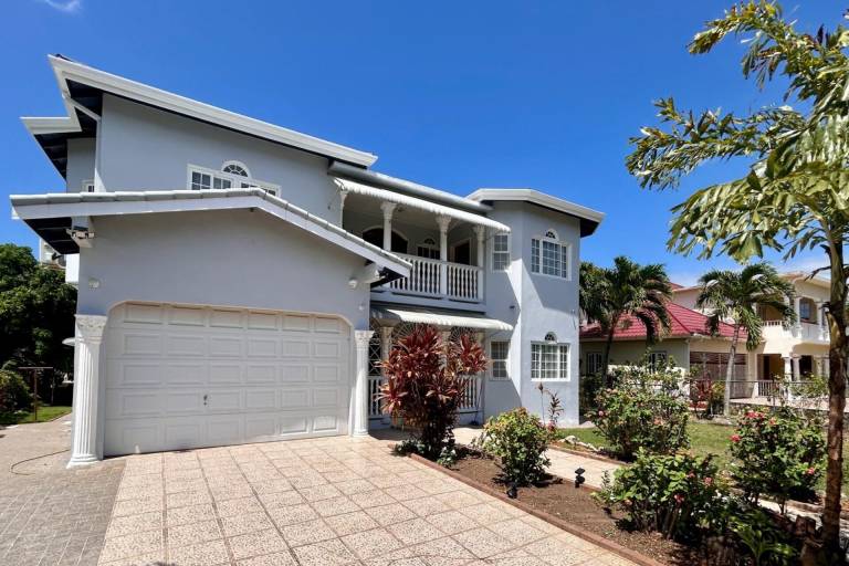 Villa  Runaway Bay