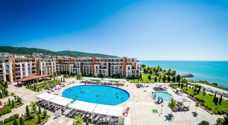 Holiday apartment with pool, terrace & yard in Sveti Vlas