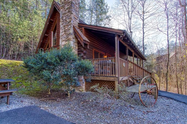 Children-friendly cabin with private pool | Pets are welcome — photo 2
