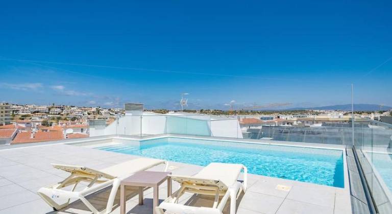 Apartment with pool — photo 3