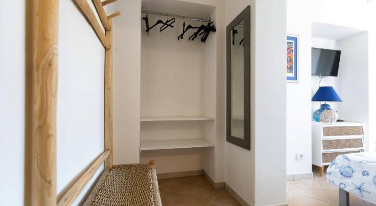 Rental apartment with yard, barbeque & patio — photo 5
