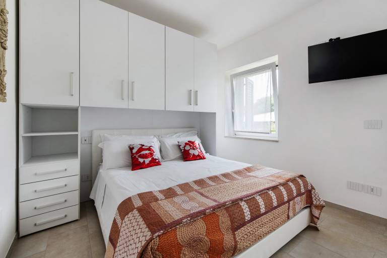 Studio 'La Villa Del Caribe Mono Catalina' with Lake View, Wi-Fi and Air Conditioning in Sirmione