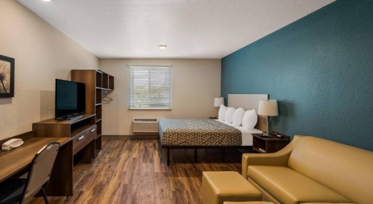 WoodSpring Suites West Palm Beach — photo 2