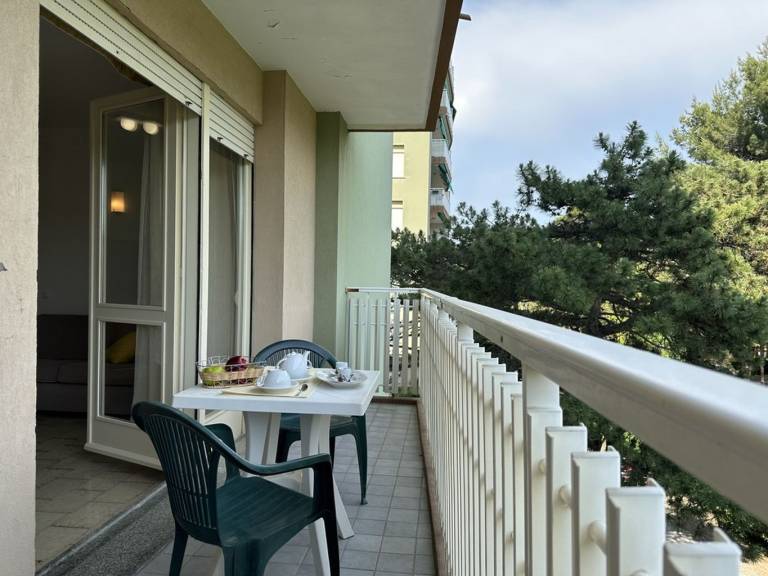 Holiday apartment with patio | City view — photo 2