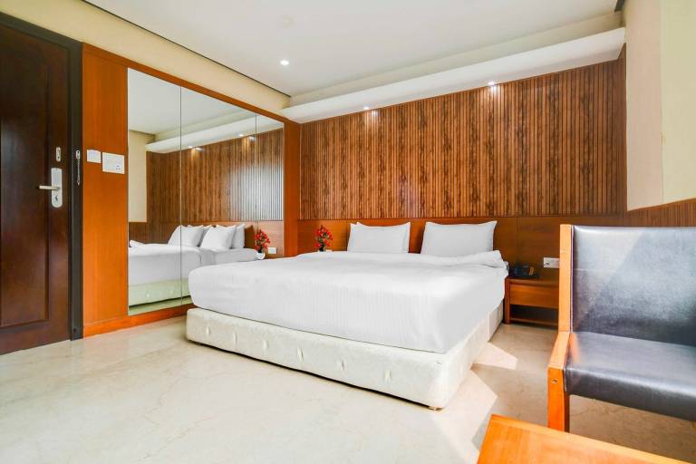 Super Townhouse Sapphire Star Chappan Market
