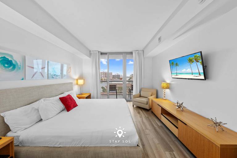 Peaceful Bay View Apartment Near Beach