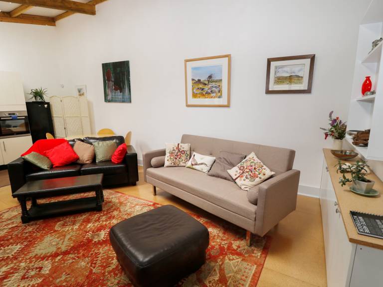 Family-friendly pleasant cottage with BBQ & yard | Pets are welcome — photo 3