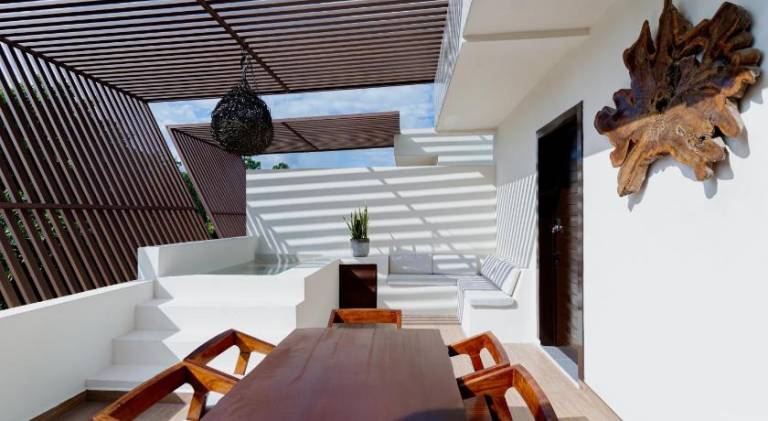 Villa with hot tub & pool — photo 4