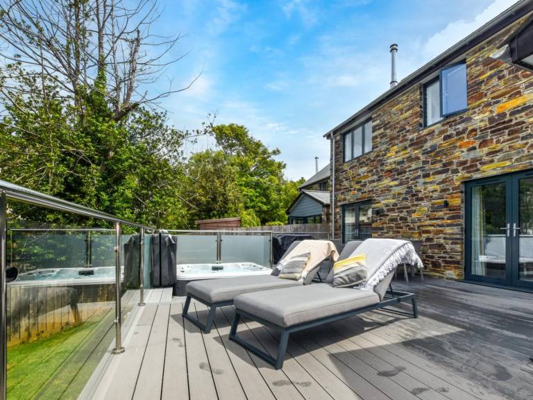 Fully equipped wonderful cottage with jacuzzi & yard | Pets are welcome — photo 3