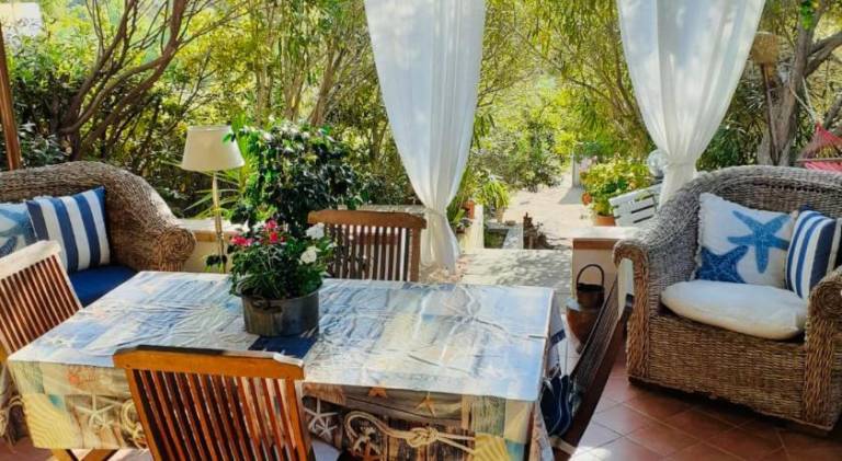 Vacation home with terrace, garden & barbecue in Pula