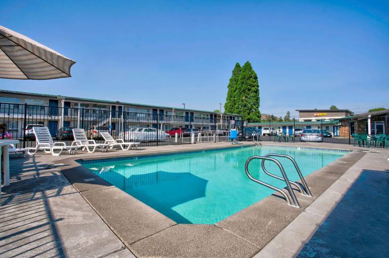 Motel 6 Bend, OR — photo 2
