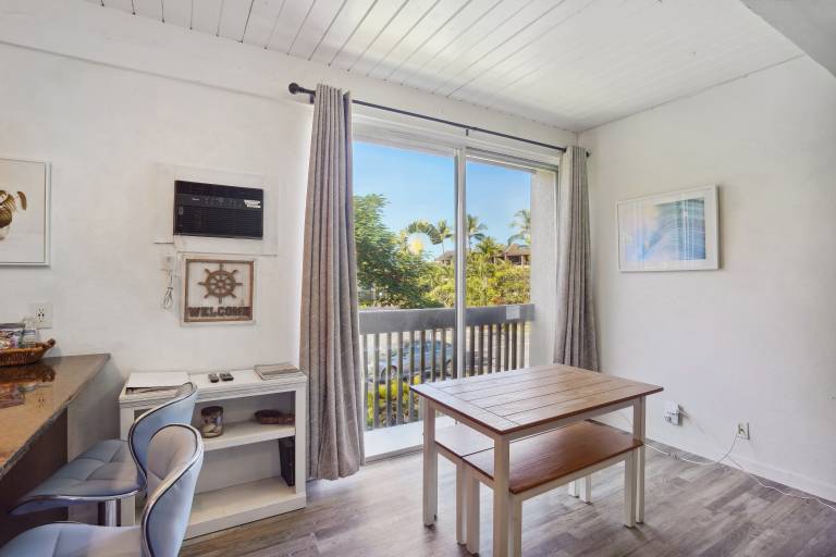 < 1 Mi to Beach + Town! Airy Kailua-Kona Condo — photo 3